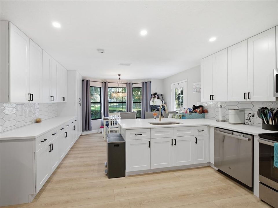 Activo con contrato: $479,000 (4 camas, 2 baños, 2134 Pies cuadrados)