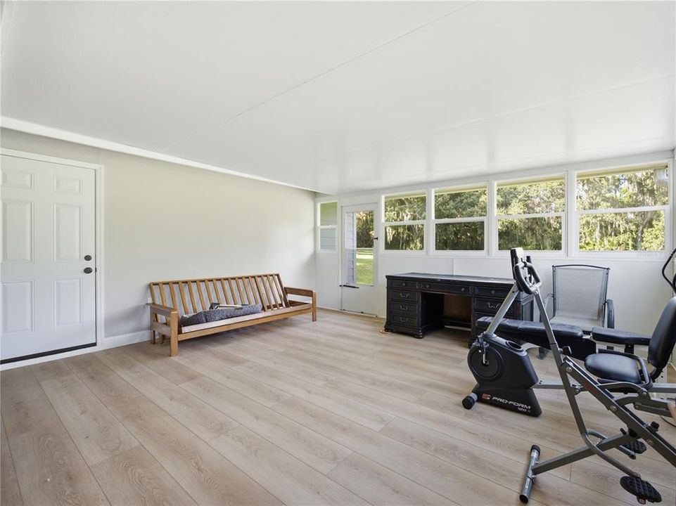 Activo con contrato: $479,000 (4 camas, 2 baños, 2134 Pies cuadrados)