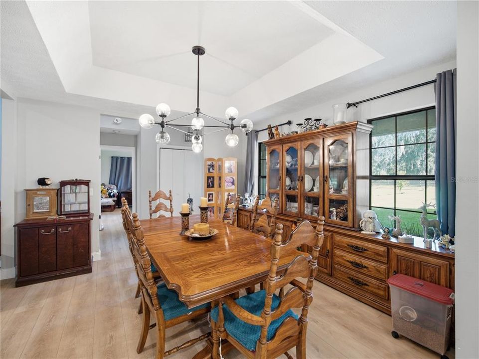 Activo con contrato: $479,000 (4 camas, 2 baños, 2134 Pies cuadrados)