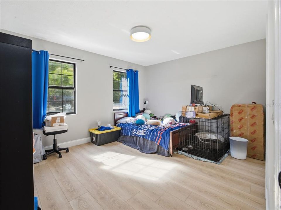 Activo con contrato: $479,000 (4 camas, 2 baños, 2134 Pies cuadrados)