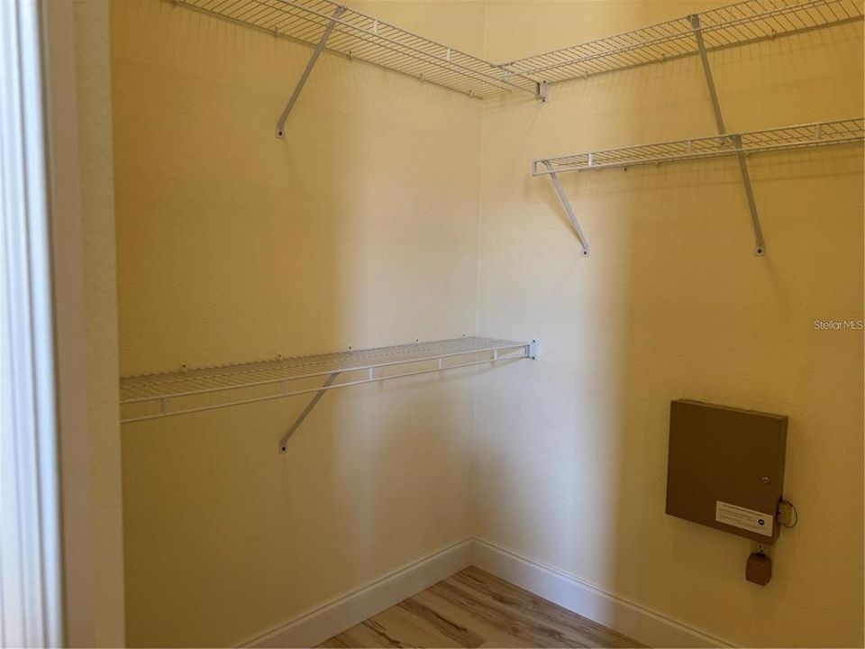 En Venta: $280,000 (3 camas, 2 baños, 1935 Pies cuadrados)