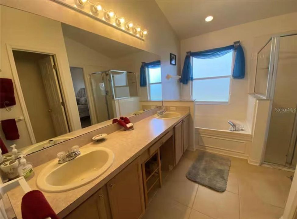 For Rent: $2,600 (4 beds, 2 baths, 1822 Square Feet)