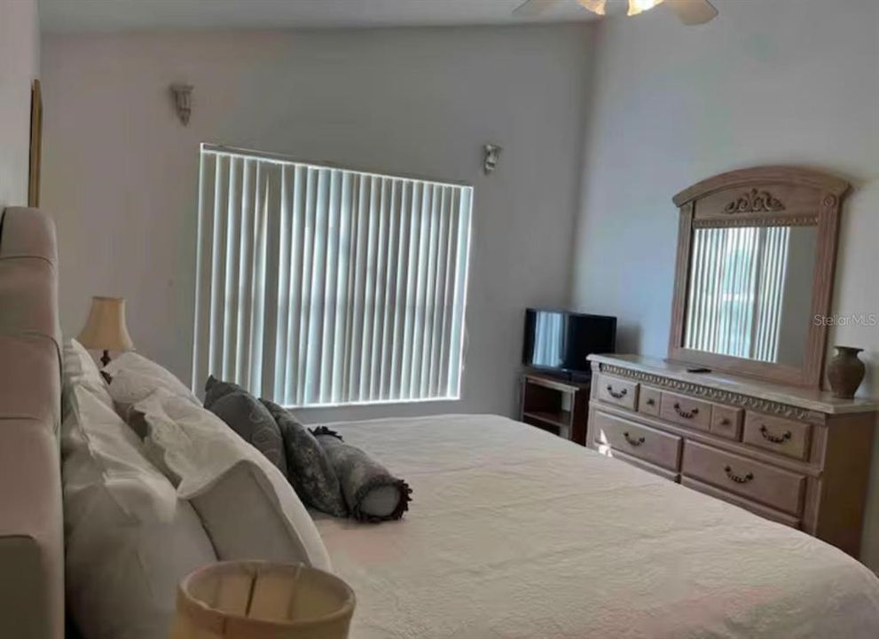 For Rent: $2,600 (4 beds, 2 baths, 1822 Square Feet)