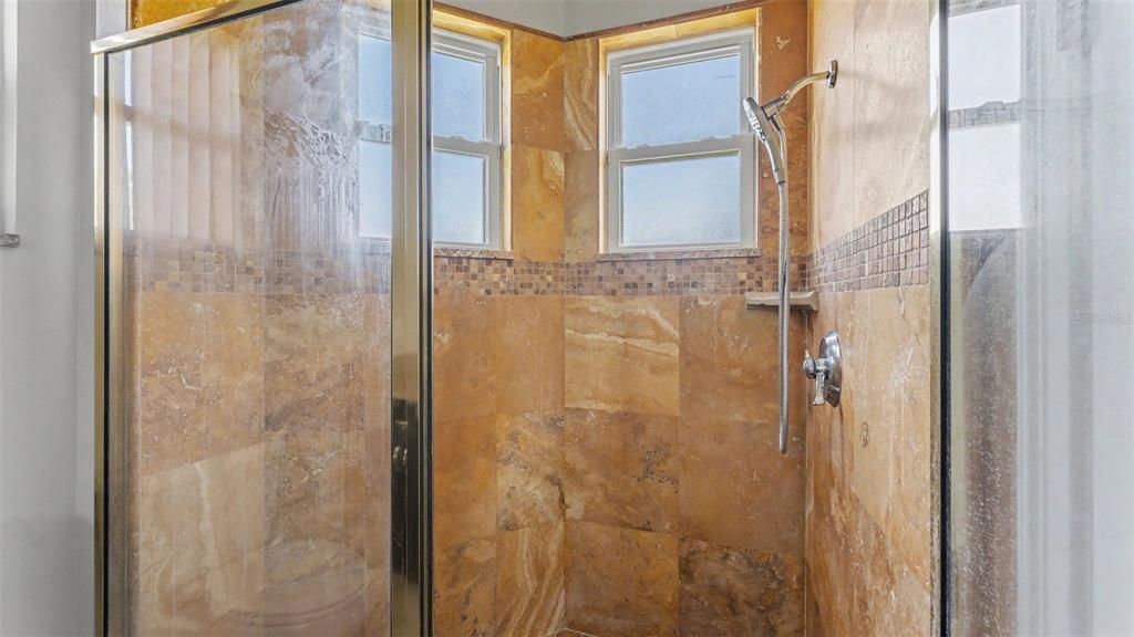 На продажу: $980,000 (5 спален, 3 ванн, 5112 Квадратных фут)