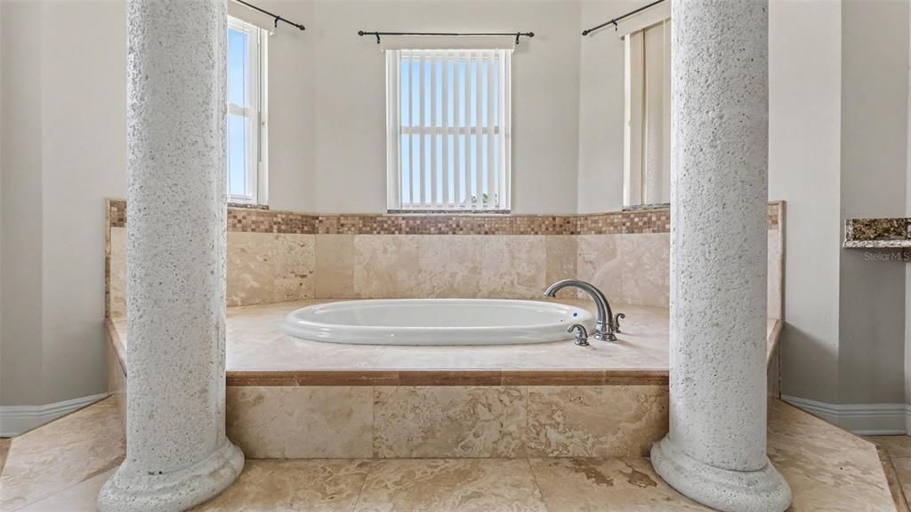 На продажу: $980,000 (5 спален, 3 ванн, 5112 Квадратных фут)