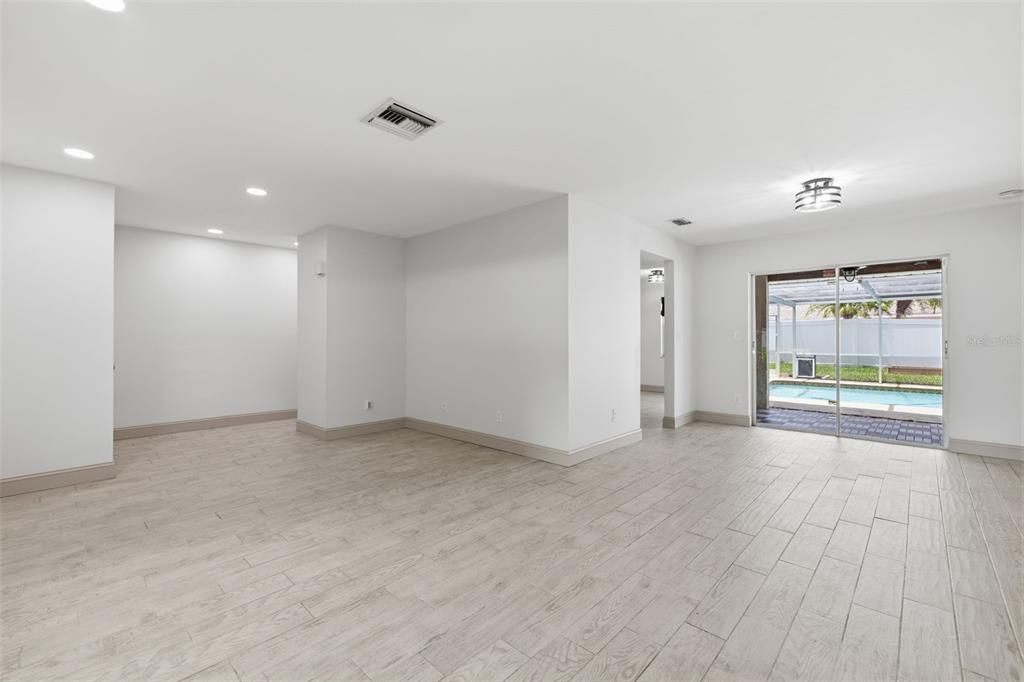 For Sale: $560,000 (4 beds, 3 baths, 1842 Square Feet)
