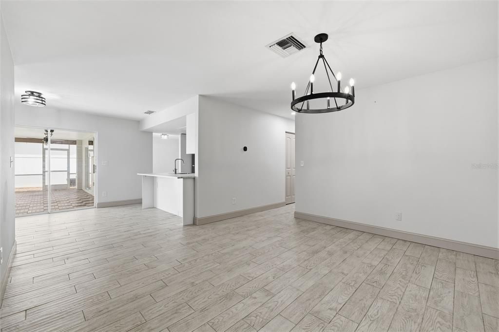 For Sale: $560,000 (4 beds, 3 baths, 1842 Square Feet)