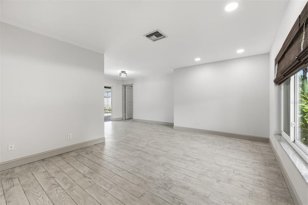 For Sale: $560,000 (4 beds, 3 baths, 1842 Square Feet)