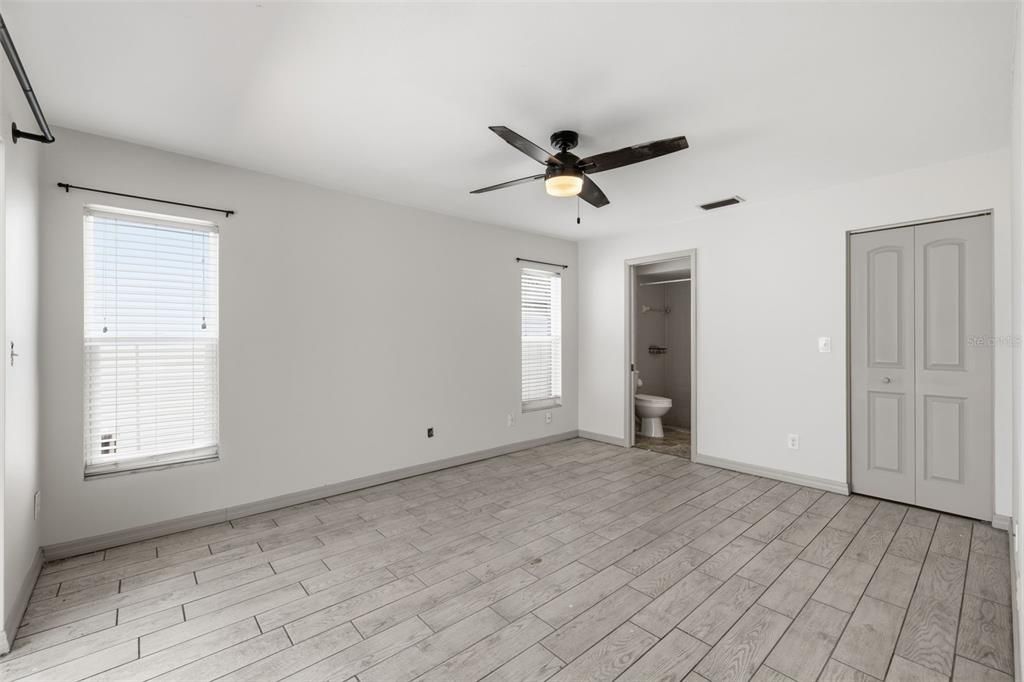 For Sale: $560,000 (4 beds, 3 baths, 1842 Square Feet)