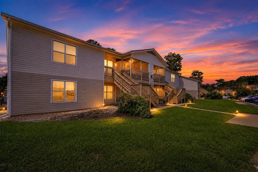 For Sale: $125,000 (2 beds, 2 baths, 883 Square Feet)