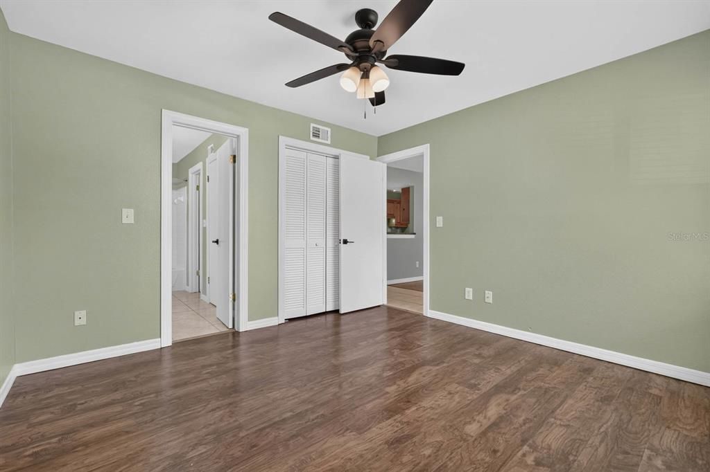 For Sale: $125,000 (2 beds, 2 baths, 883 Square Feet)