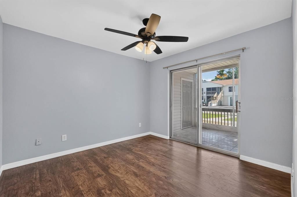 For Sale: $125,000 (2 beds, 2 baths, 883 Square Feet)
