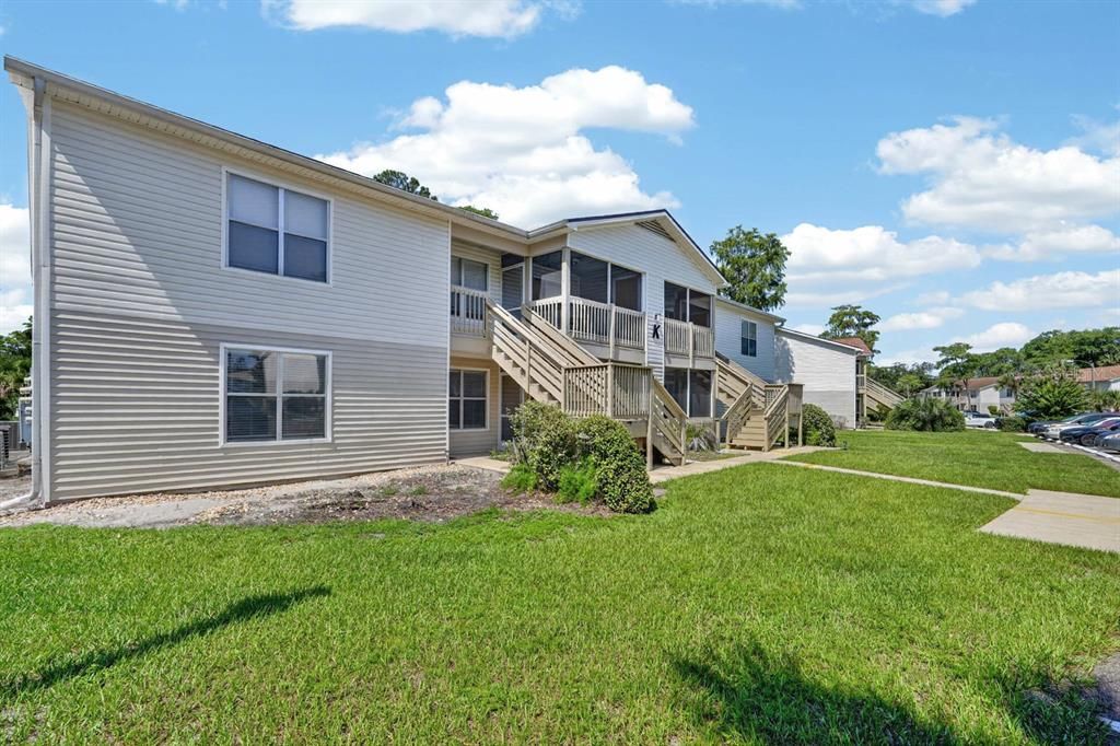 For Sale: $125,000 (2 beds, 2 baths, 883 Square Feet)