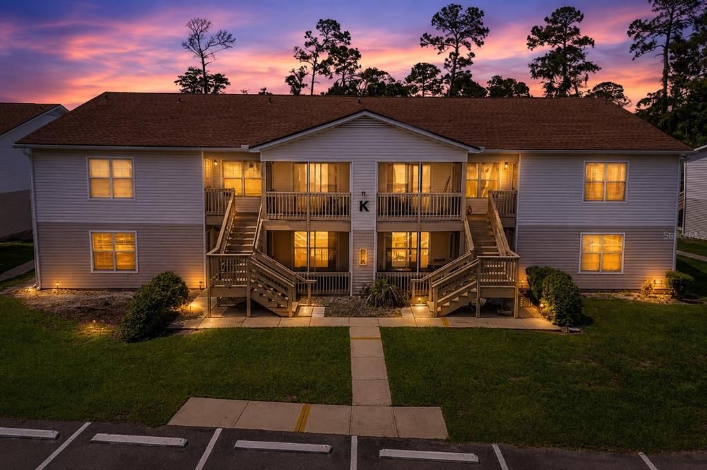 For Sale: $125,000 (2 beds, 2 baths, 883 Square Feet)