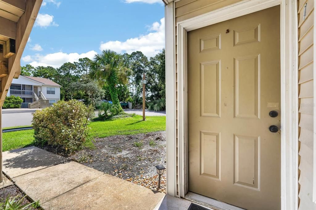 For Sale: $125,000 (2 beds, 2 baths, 883 Square Feet)