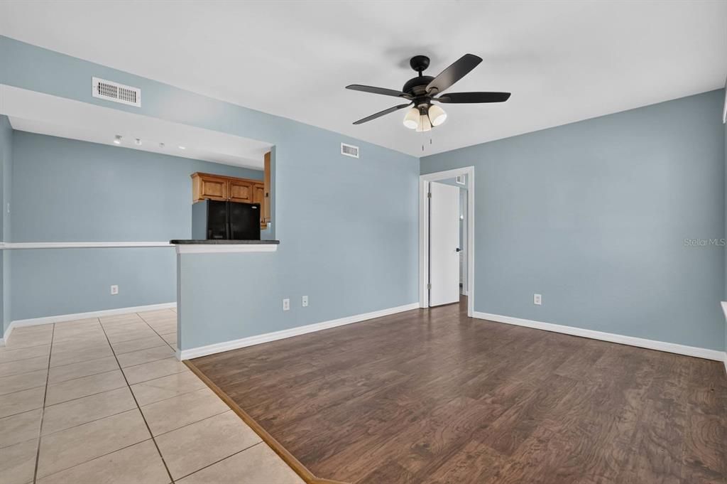 For Sale: $125,000 (2 beds, 2 baths, 883 Square Feet)