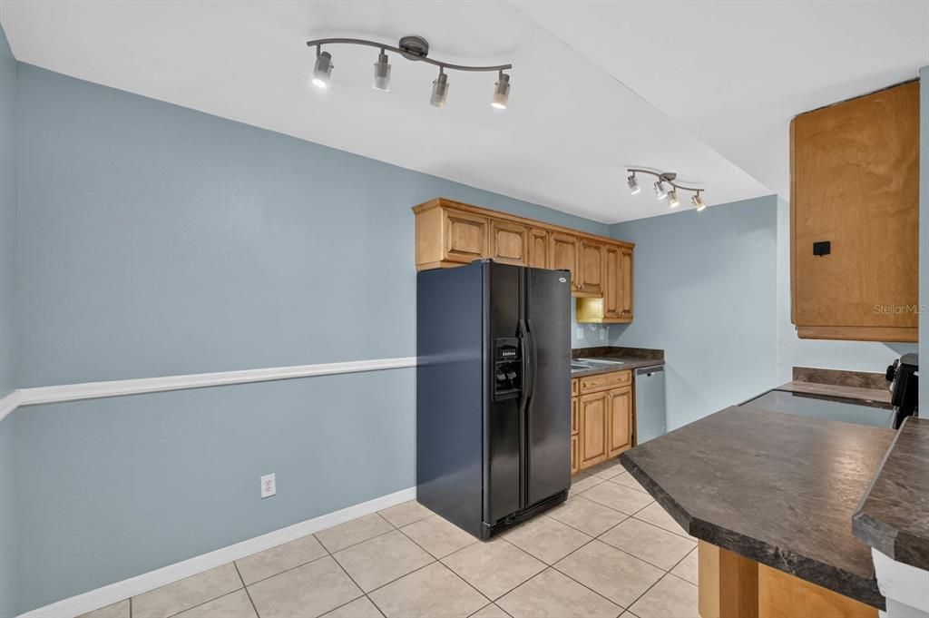 For Sale: $125,000 (2 beds, 2 baths, 883 Square Feet)