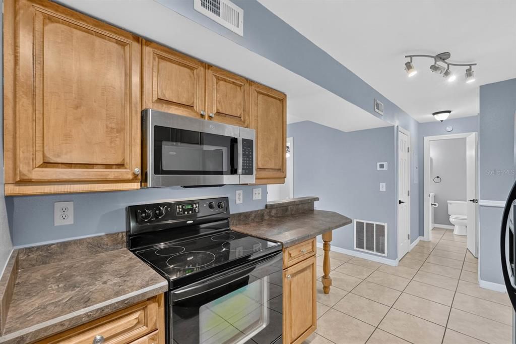 For Sale: $125,000 (2 beds, 2 baths, 883 Square Feet)
