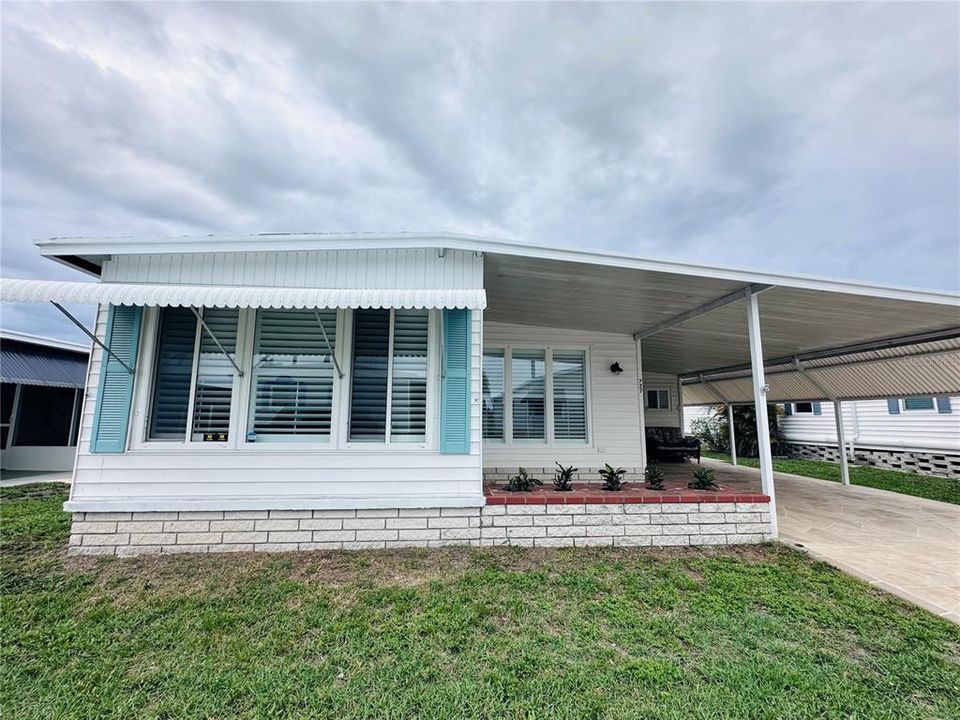 For Sale: $179,900 (2 beds, 2 baths, 1005 Square Feet)
