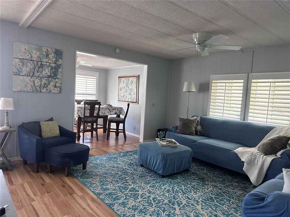 For Sale: $179,900 (2 beds, 2 baths, 1005 Square Feet)