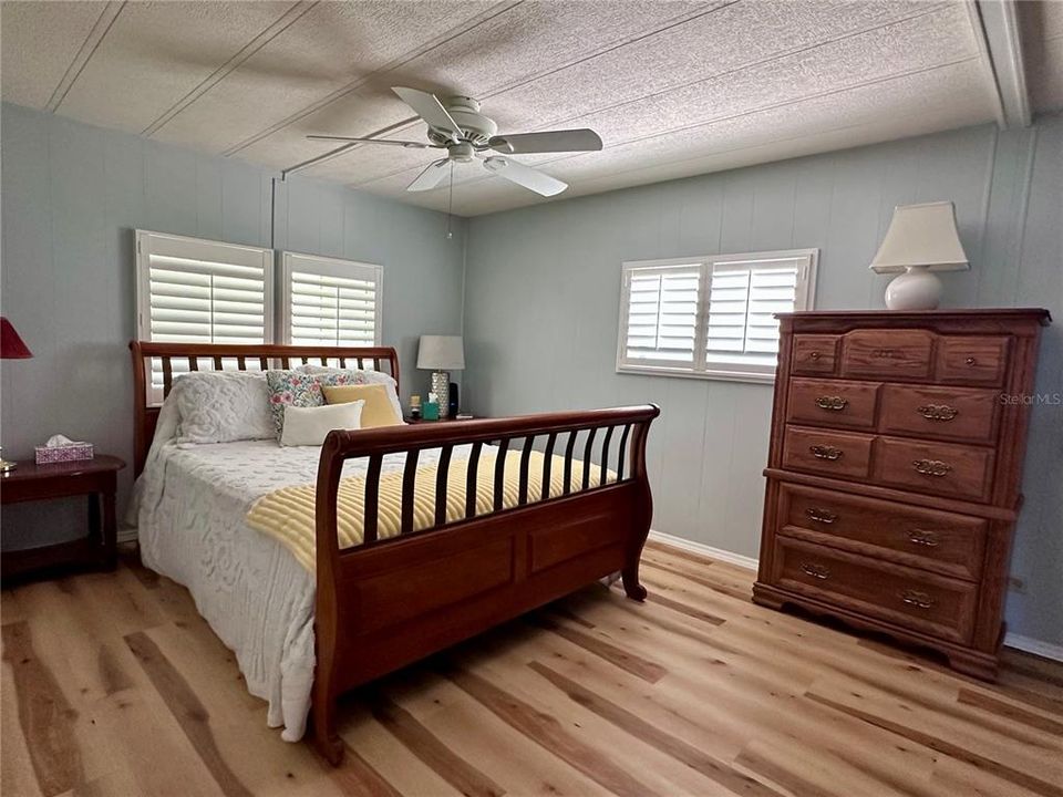 For Sale: $179,900 (2 beds, 2 baths, 1005 Square Feet)