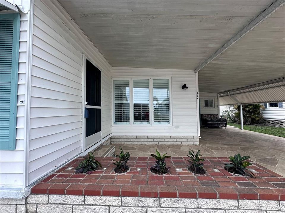 For Sale: $179,900 (2 beds, 2 baths, 1005 Square Feet)