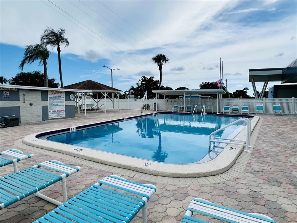 For Sale: $179,900 (2 beds, 2 baths, 1005 Square Feet)
