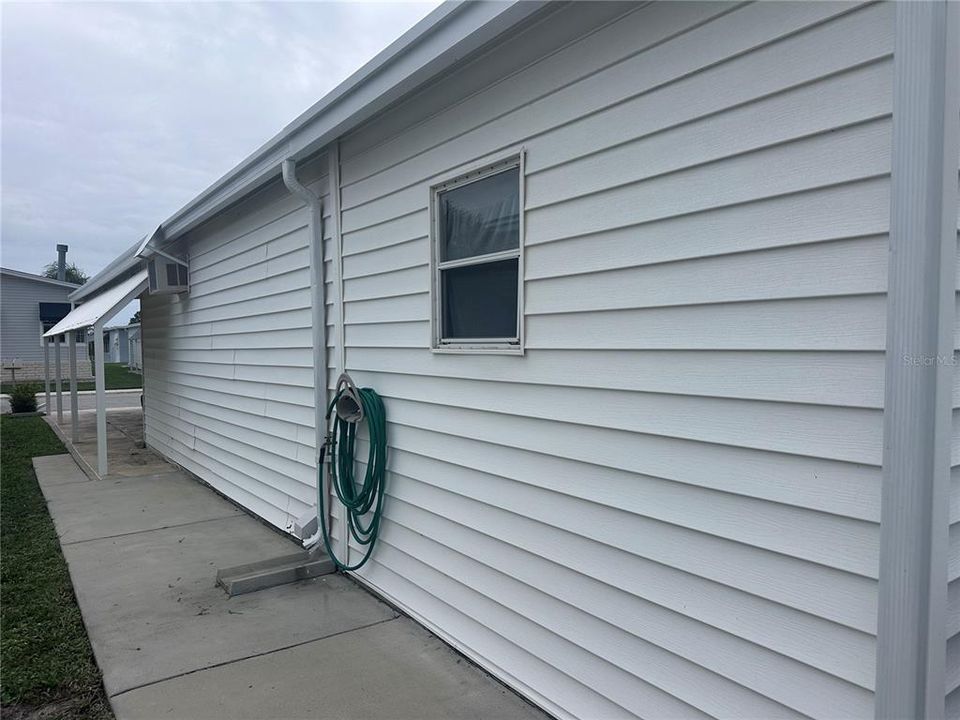 For Sale: $179,900 (2 beds, 2 baths, 1005 Square Feet)
