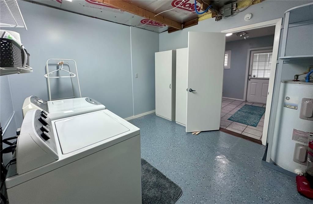 For Sale: $179,900 (2 beds, 2 baths, 1005 Square Feet)