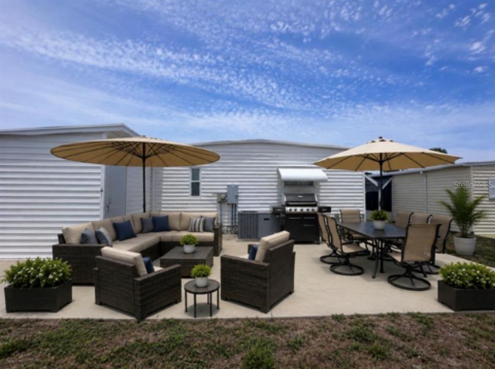 For Sale: $179,900 (2 beds, 2 baths, 1005 Square Feet)