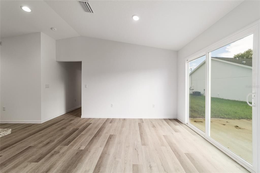 На продажу: $249,900 (3 спален, 2 ванн, 1334 Квадратных фут)
