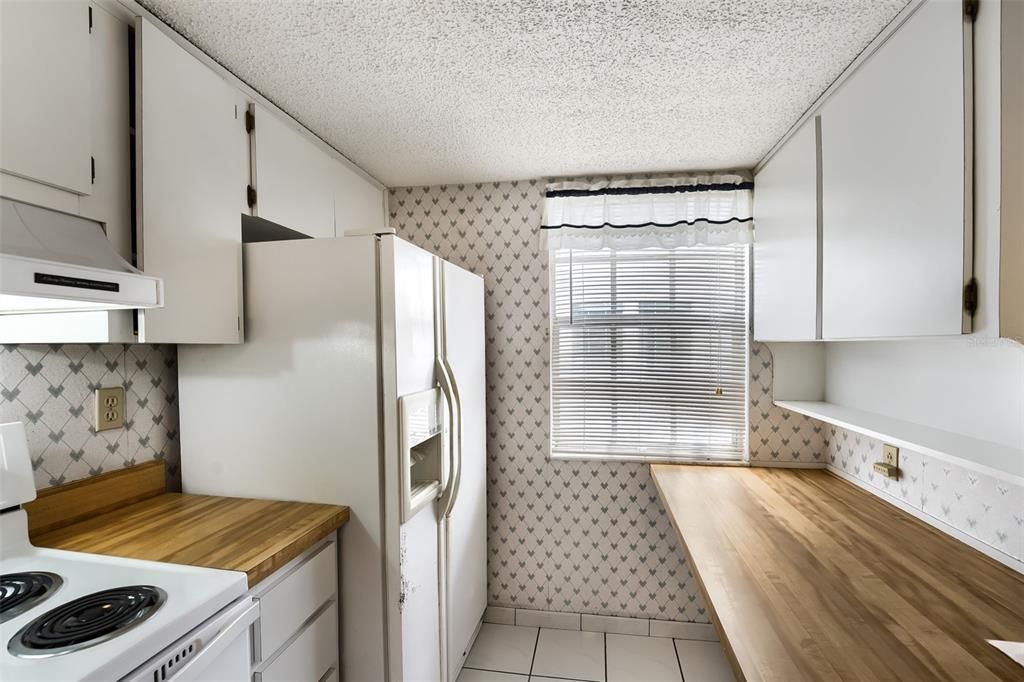 На продажу: $89,990 (2 спален, 2 ванн, 954 Квадратных фут)