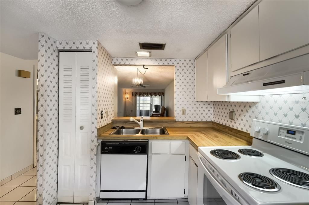 На продажу: $89,990 (2 спален, 2 ванн, 954 Квадратных фут)