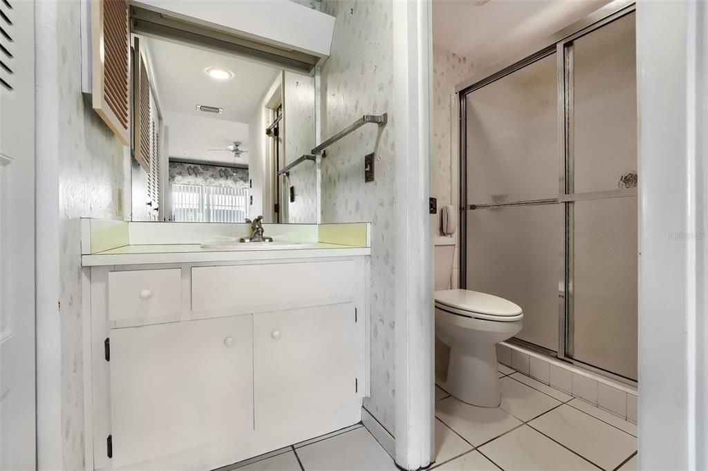 На продажу: $89,990 (2 спален, 2 ванн, 954 Квадратных фут)