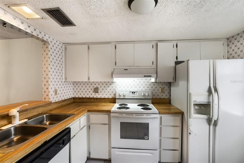 На продажу: $89,990 (2 спален, 2 ванн, 954 Квадратных фут)