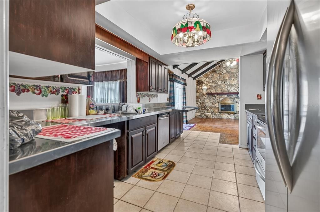 For Sale: $430,000 (4 beds, 3 baths, 2778 Square Feet)