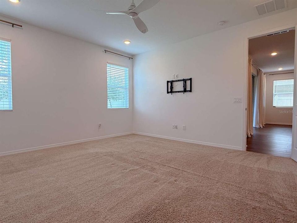 For Sale: $529,900 (3 beds, 2 baths, 2021 Square Feet)