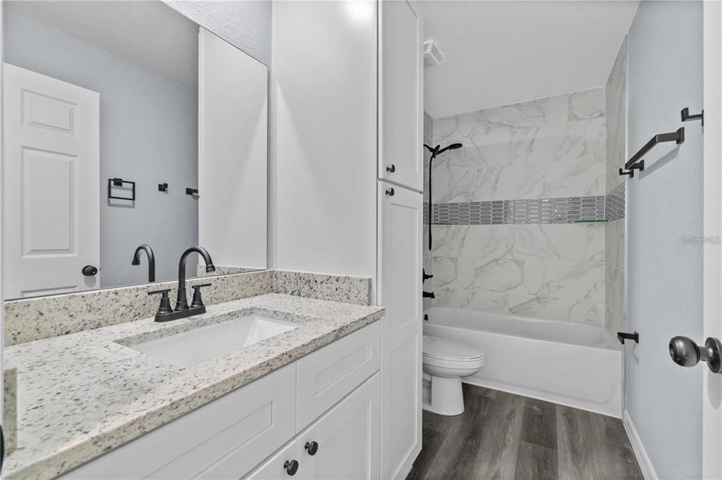 На продажу: $249,900 (3 спален, 2 ванн, 1334 Квадратных фут)