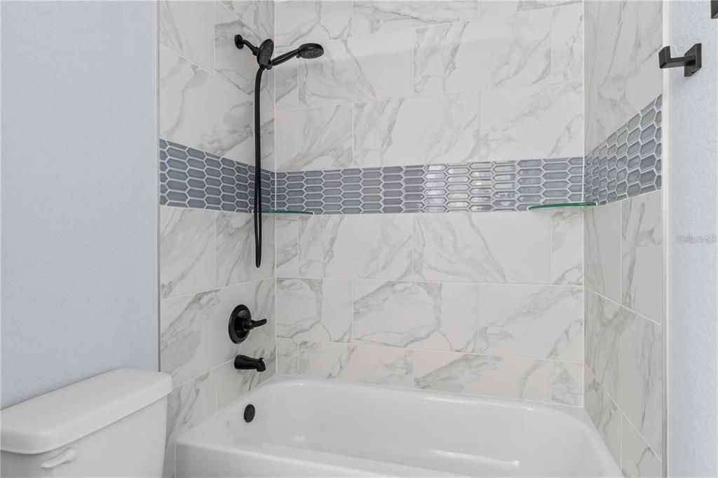 На продажу: $249,900 (3 спален, 2 ванн, 1334 Квадратных фут)