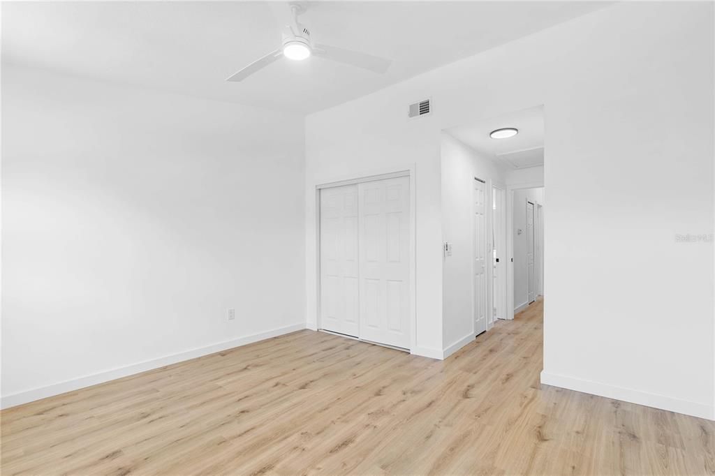 Под контрактом: $249,000 (3 спален, 2 ванн, 1316 Квадратных фут)