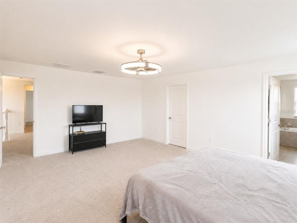 В аренду: $5,750 (6 спален, 4 ванн, 3918 Квадратных фут)