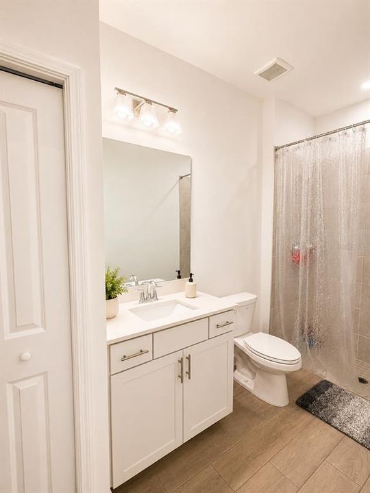 В аренду: $5,750 (6 спален, 4 ванн, 3918 Квадратных фут)