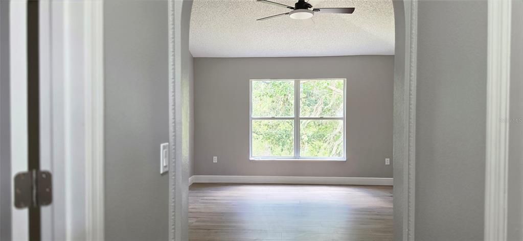 En Venta: $395,000 (4 camas, 2 baños, 2215 Pies cuadrados)