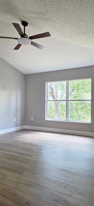 En Venta: $395,000 (4 camas, 2 baños, 2215 Pies cuadrados)