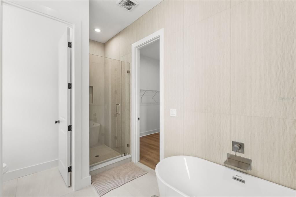На продажу: $769,900 (4 спален, 3 ванн, 2600 Квадратных фут)