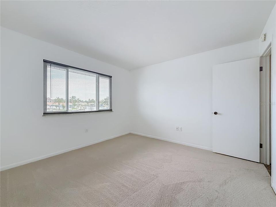 На продажу: $325,000 (4 спален, 2 ванн, 1610 Квадратных фут)