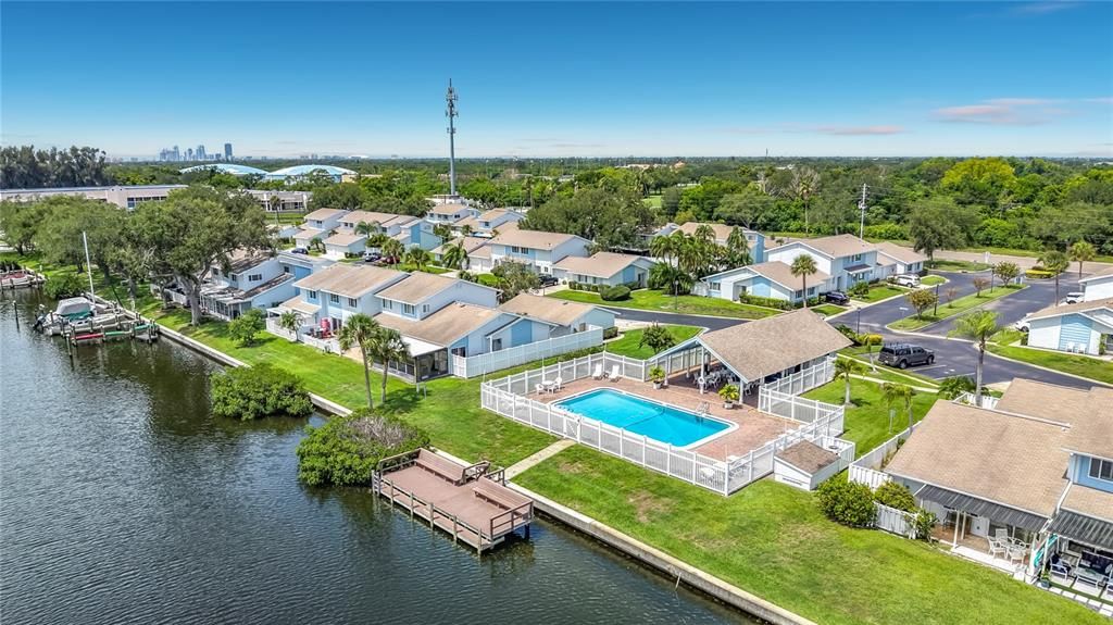 На продажу: $325,000 (4 спален, 2 ванн, 1610 Квадратных фут)