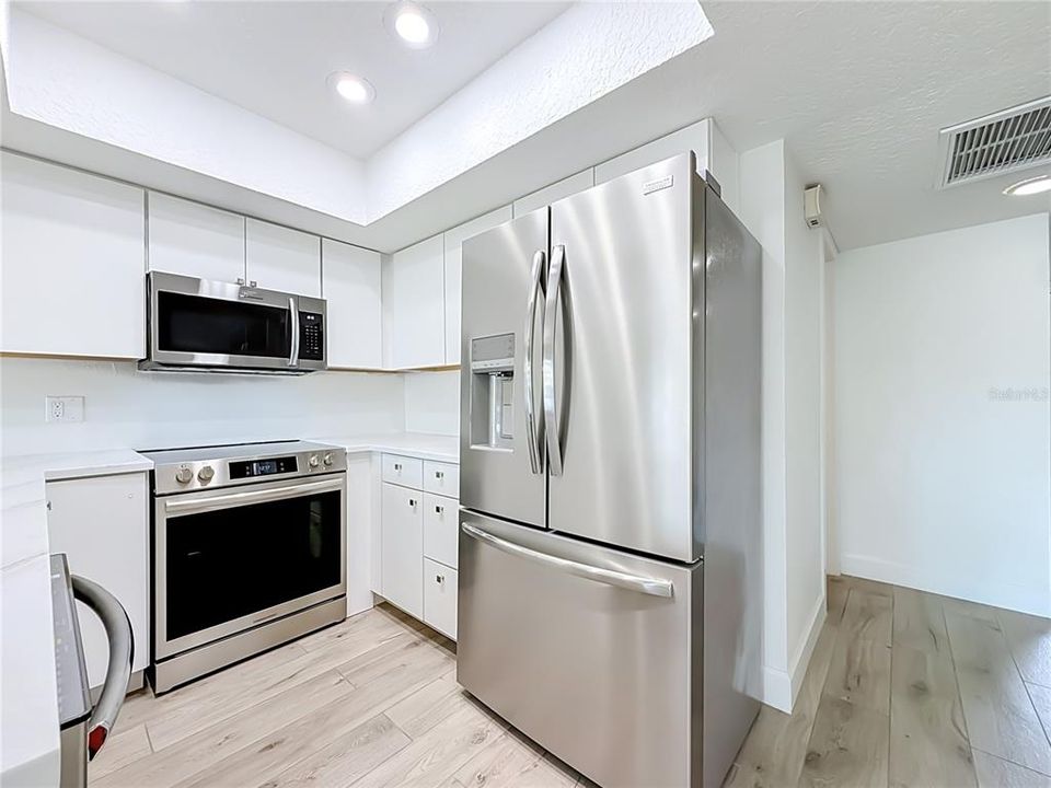 На продажу: $325,000 (4 спален, 2 ванн, 1610 Квадратных фут)