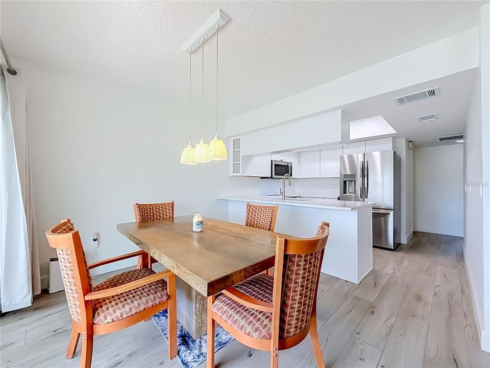 На продажу: $325,000 (4 спален, 2 ванн, 1610 Квадратных фут)