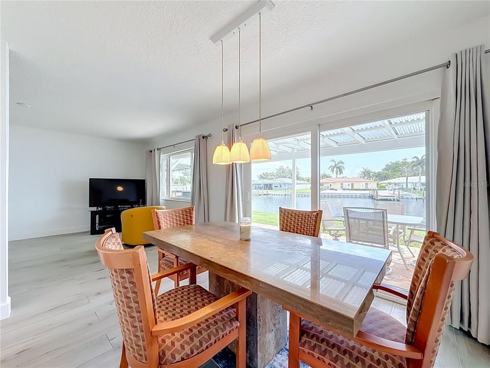 На продажу: $325,000 (4 спален, 2 ванн, 1610 Квадратных фут)